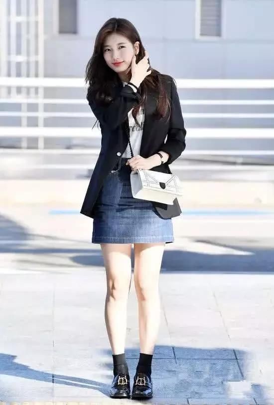 裴秀智上身厚实像过冬，下身却超短裙秀美腿，辣眼睛，粗到不敢看