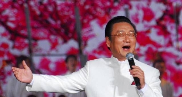 一言难尽:73岁蒋大为一家近照,女儿貌美如花,老婆颜值一言难尽