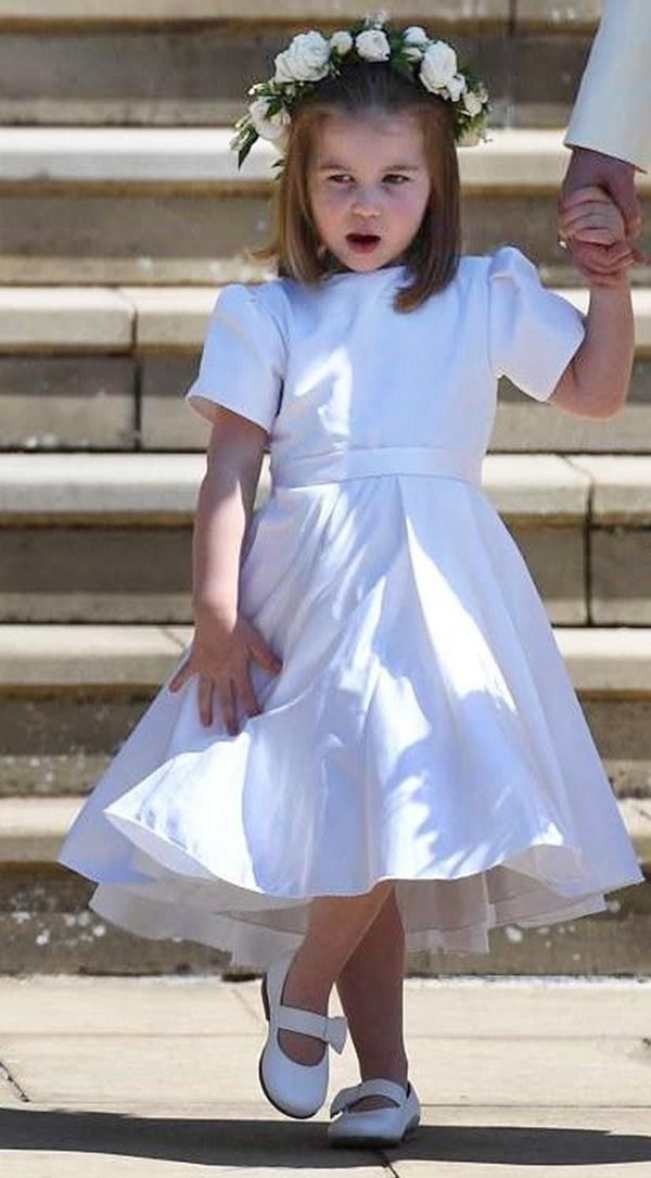 「英女王」凯特“三萌娃”已长大，两个王子都像父母，唯独夏洛特酷似英女王