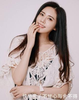 韩国女星秋瓷炫，成为“中国媳妇”后，穿蕾丝长裙，尽显性感身材