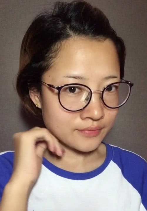 妹子说要来个欧美妆，过程直接吓楞观众，网友：幸亏最后是认真的