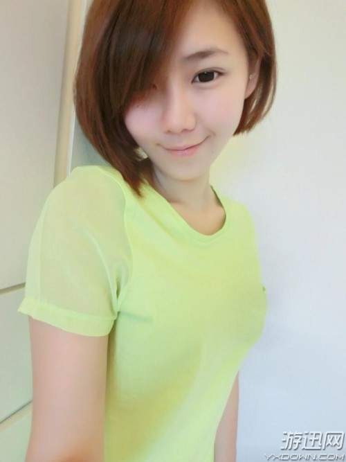 马来西亚短发正妹私房美照 五官精致御姐气息十足