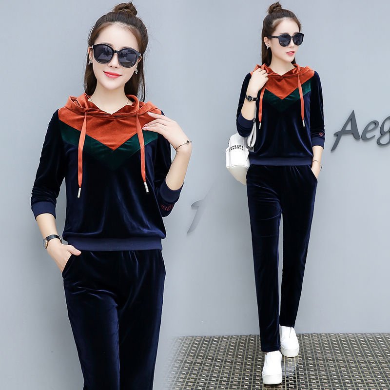 四五十岁的你，若中秋国庆去旅游，穿这休闲套装，轻便舒适又上相