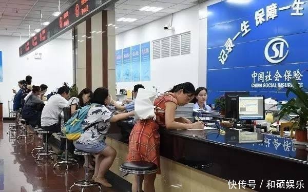 下岗后社保断缴几年,工作后继续交,断交的退休时按工龄算吗