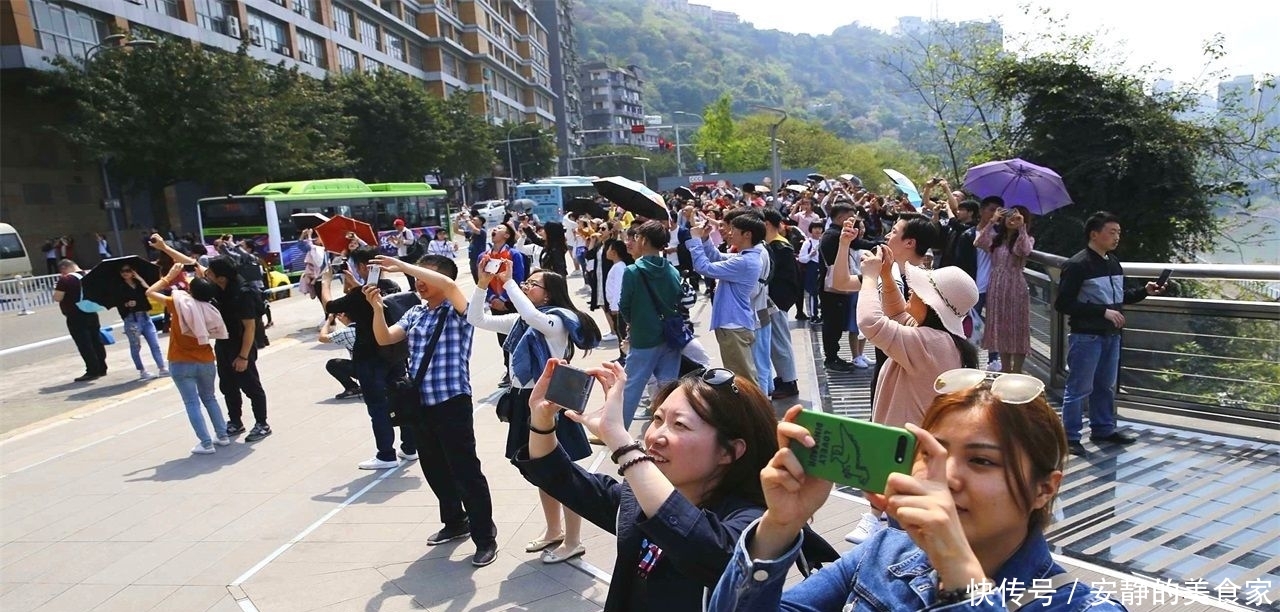 我国一座神奇的城市,客流量将近成都的2倍,收益却低了100亿