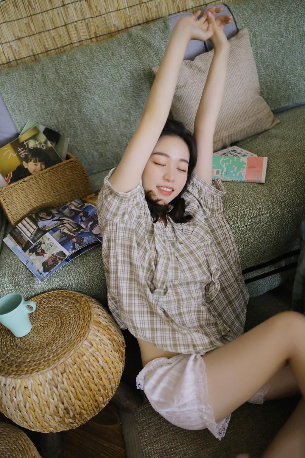 日本居家美女大长腿性感写真图片