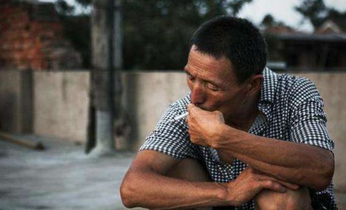 农村“新五毒”已经开始蔓延，农民很是头疼：谁来管管