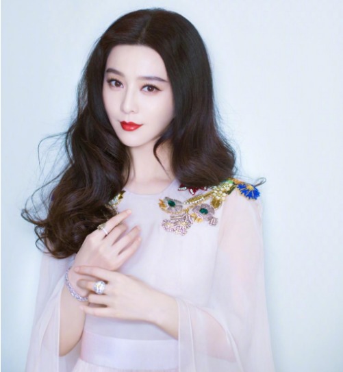 范冰冰坐牢了？范冰冰姨妈发文，疑似证实范冰冰落难！