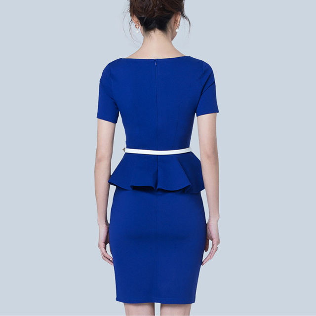 丰满的女人从不穿打底衫，上班穿包臀裙显性感身材，气质优雅