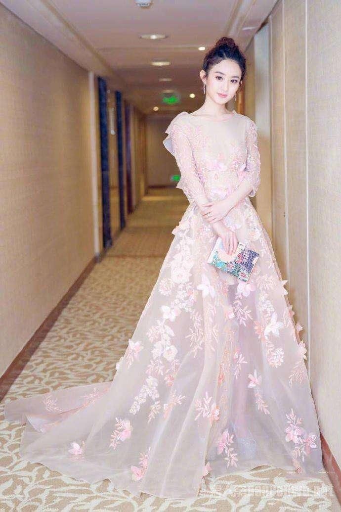 据说赵丽颖瘦了8斤? 为什么看起来却像老了10岁?