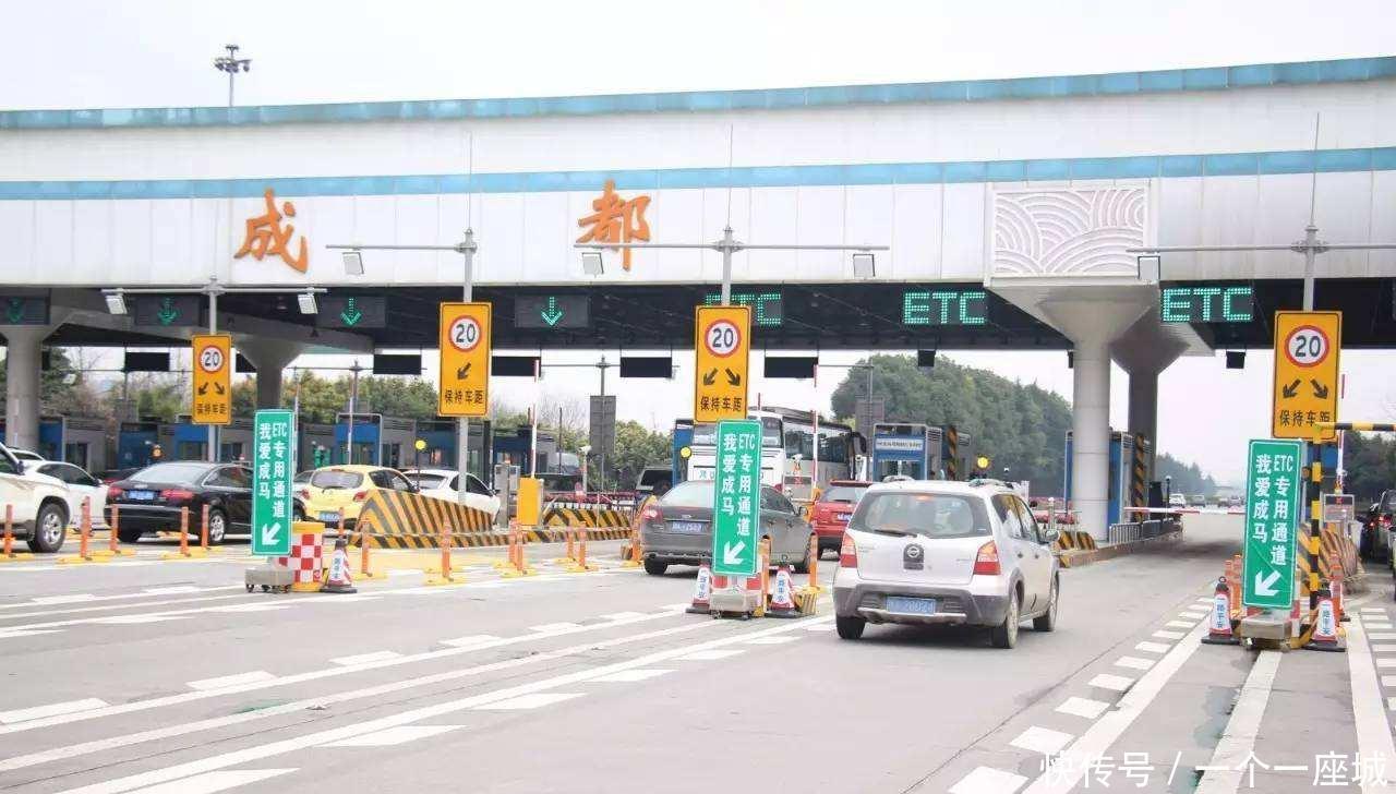  【排队】为啥很多司机宁愿排队进高速，也不办ETC？车主：都是聪