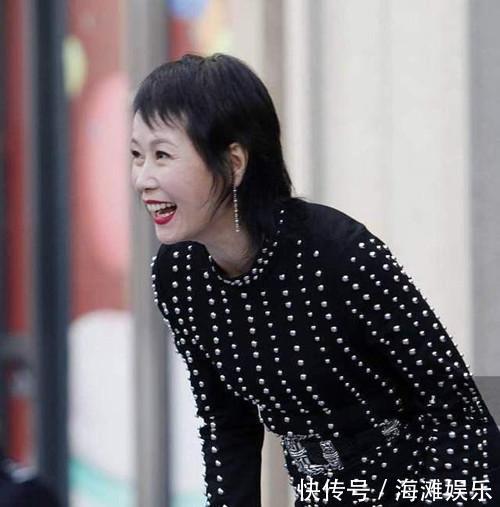 55岁叶童已经老的不堪回首，而63岁赵雅芝却嫩的始终如一！