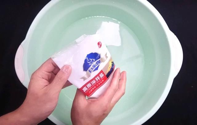 把食盐和白醋泡在一起太厉害了,解决了女人们的苦恼,效果太神奇