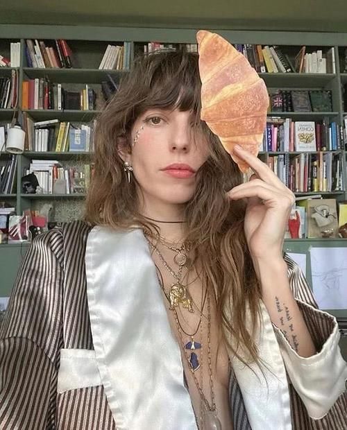  『裤衩』宅家也穿出仪式感！时尚达人居家日常，没有大裤衩只有好看自拍！