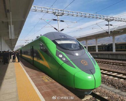 以后从昆明去丽江和蒙自，可以坐动车啦！