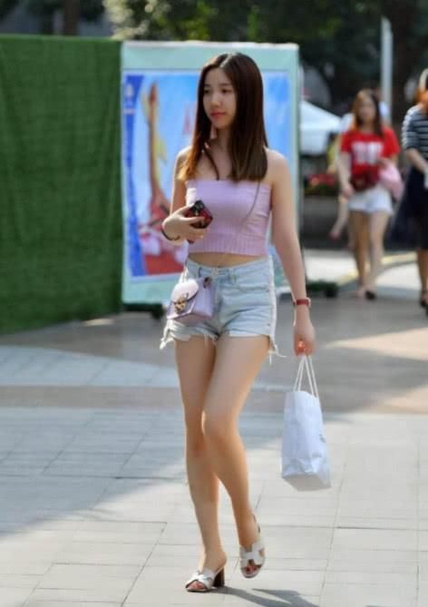 深圳街拍 身材较好 灵气十足的美腿小仙女 要多好看就有多好看!