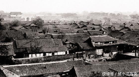 100年前成都蜀王府老照片, 每一张都让人心痛, 图8是高大的城墙