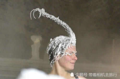  冰冻■加拿大有个“头发冰冻大赛”：泡温泉时“做个头”，还有钱拿