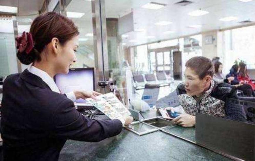 一次性在银行存8000万，会得到什么待遇?来听听银行职员怎么说的