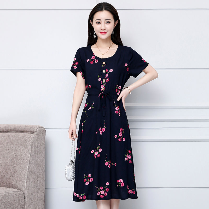 女人身材好不好?看大腿!学学下面这样穿，男人的眼睛移也移不走