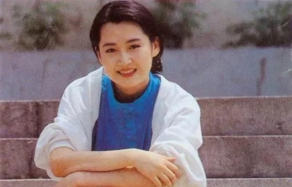 【漂亮】50岁的许晴为何还能风情万种?除了长得漂亮外,这点也至关重要