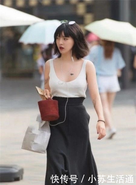 穿搭|肤白貌美的美女街拍:精心搭配的美女,尽显女神的甜美感