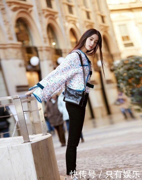 她是音乐天才少女，演技差遭吐槽捞金，与迪丽热巴撞衫竟然赢了！