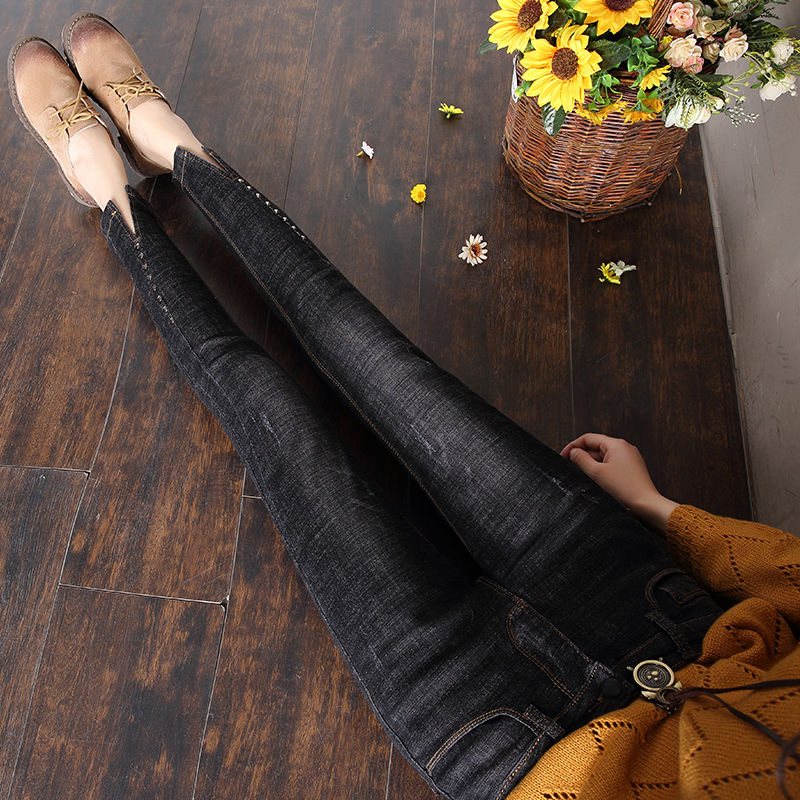 别再穿过时的阔腿裤了，这才是今年最流行的几款裤子，洋气显瘦