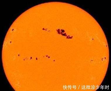 红色@一个简单的问题,太阳是什么样色我猜大多数会答红色!