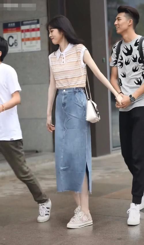 高度@姑娘腿多白？是你涂了5斤面粉都达不到的高度，看到脸我沉默了！