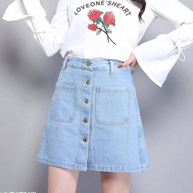 高跟黑丝配短裙，这才是这个夏天最性感的穿搭