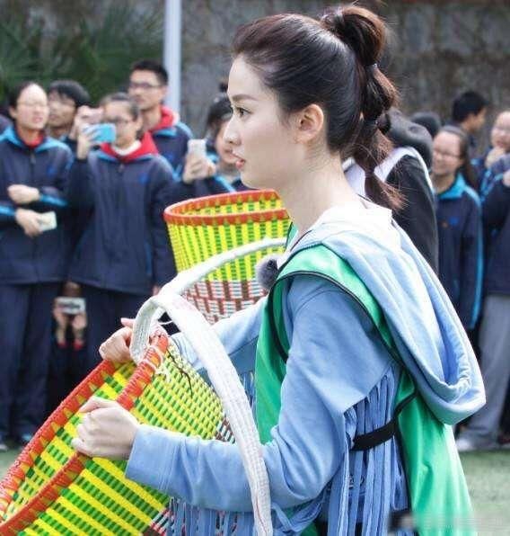 换个发型就能逆生长?热巴秦岚的灯笼辫我第一个pick