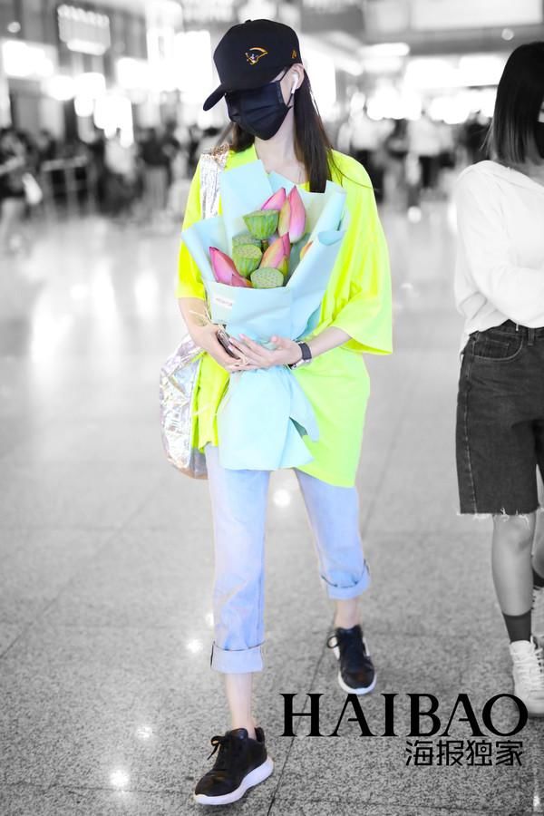 三年前一夜爆红如今又霸屏了？剧外的张天爱才是真冷艳霸气！