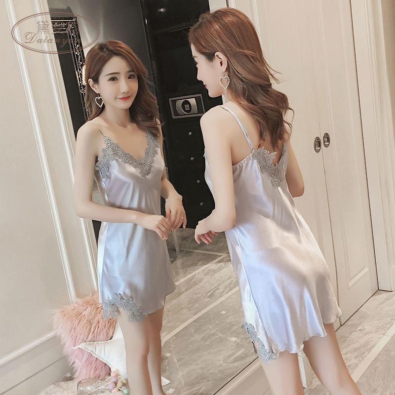 姐姐告诉我,这几件居家服火到不行,她一次买了4件