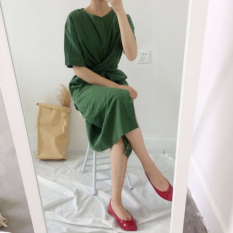 才刚入秋别傻傻穿打底裤,今年最火的连衣裙,比打底裤漂亮的没边