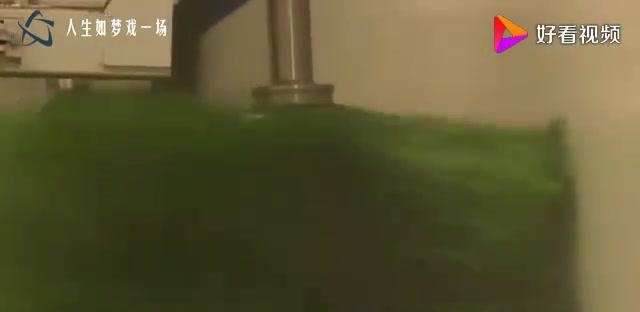 高铁脏了怎么办？原来是这样清洗的，看完忍不住为中国高铁点赞！