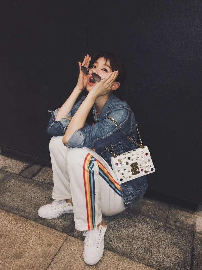 乔欣不过把T恤往裤子里塞，腰细了还不算，172的腿仿佛要戳破屏幕