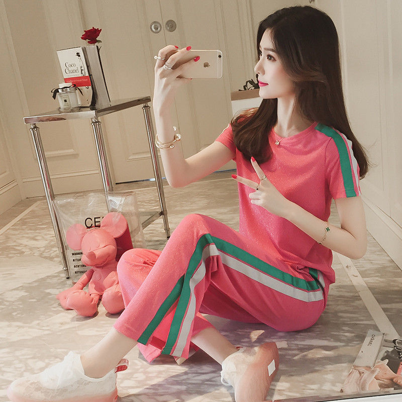 越来越多的女人不穿连衣裙，T恤+阔腿裤，美的走不动路