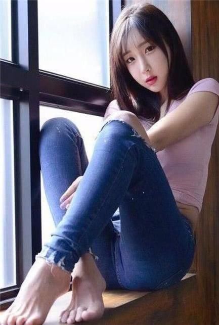 下半身微胖的小姐姐，图3不想看正脸，图7飞奔而来，谁敢抱她？