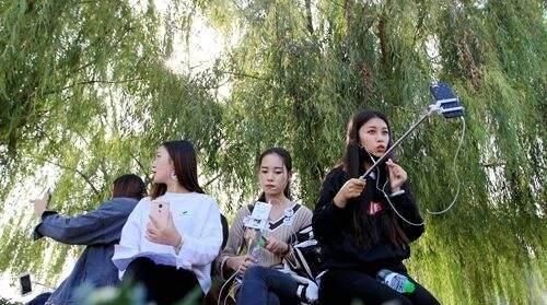  [电商]农村有三笔不显眼的小生意，现在工作的人很少，农民可以