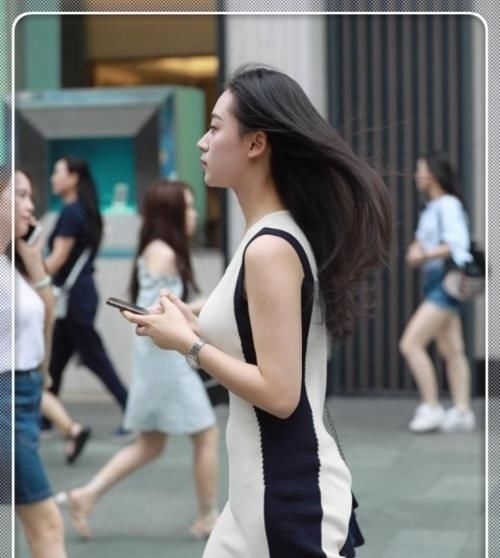 「整体」小姐姐搭配双拼色连衣裙,高贵时尚有气质,整体活力感满满