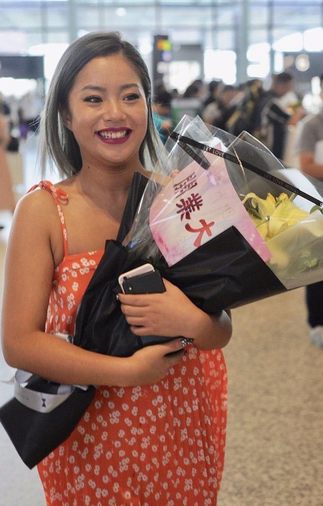 王菊满身赘肉，还非要穿吊带裙，这身打扮跟她名字一样土气!