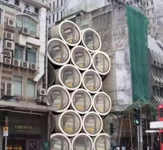  [不到]香港的“水管房”，一平不到一万块，假如在内地会有人买吗？