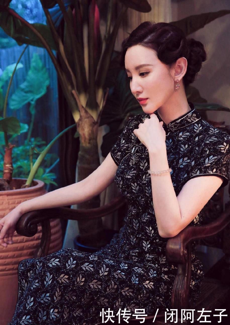 【尤物】被“张乘乘”美到了!张萌穿黑旗袍录综艺,身材婀娜美成人间尤物