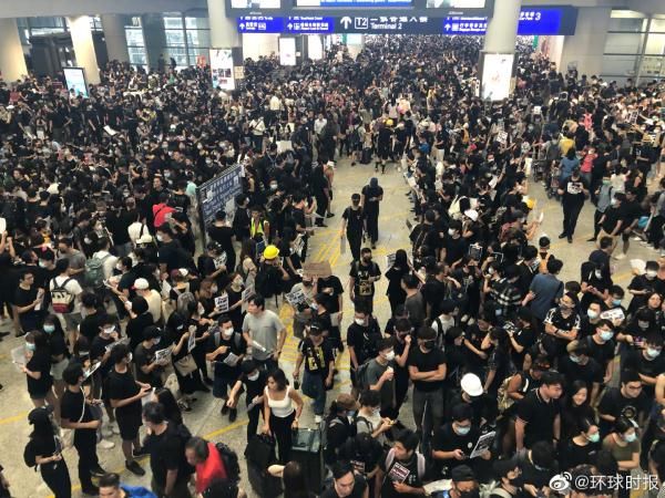 气愤！非法集会致香港机场瘫痪 已全面停运