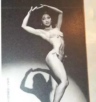 [记得]记得《赌神》中的骰子女神吗？现实中的身材也太迷人了！