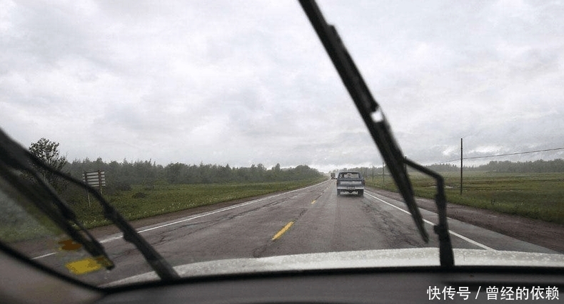  发生：为什么车祸发生时, 雨刷会自己快速摆动