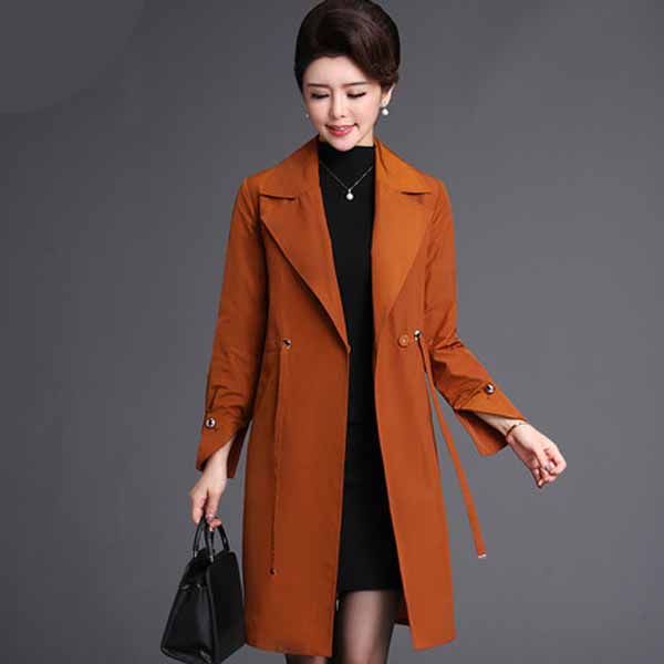 70后女人，一定要学会打扮!瞧下图这样穿，高贵精致女人味十足