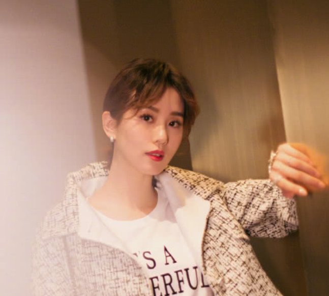 差点没认出来！刘诗诗换了新短发如整容，31岁嫩成18岁少女