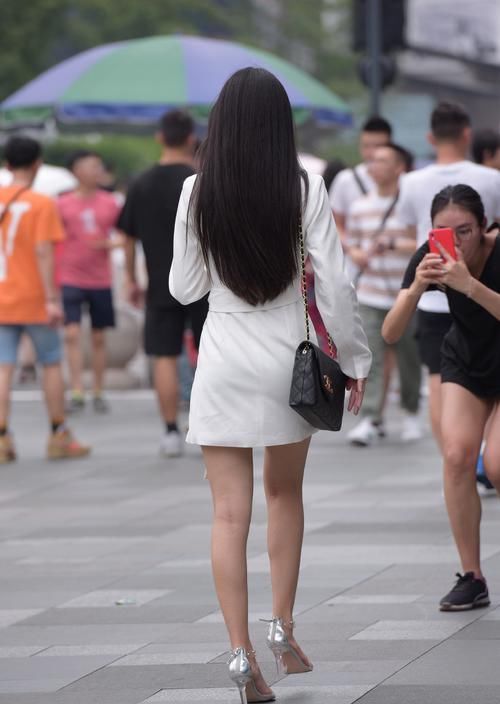  时尚女生|穿搭总要任性一些，才能收获不一样的时尚造型